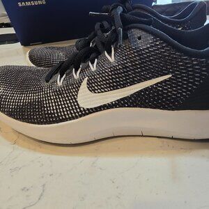 NIKE Women's Flex RN 2018 Sneakers Size 7 Very Good Used Condition, lots of LIfe
